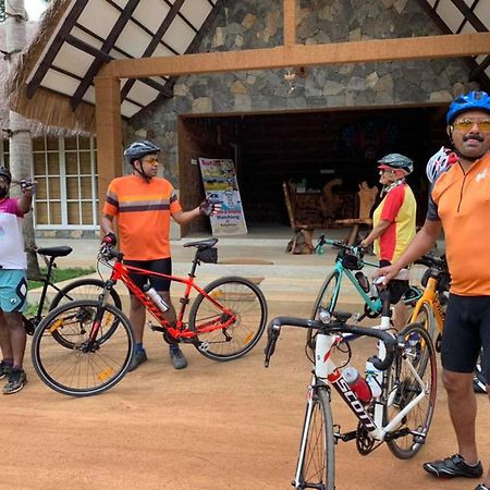 Coco Village Hotel Chilaw Esterno foto