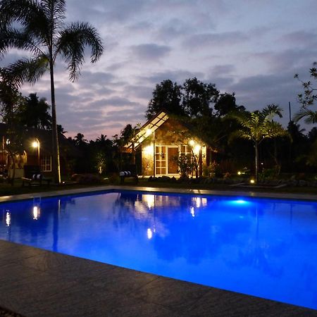Coco Village Hotel Chilaw Esterno foto