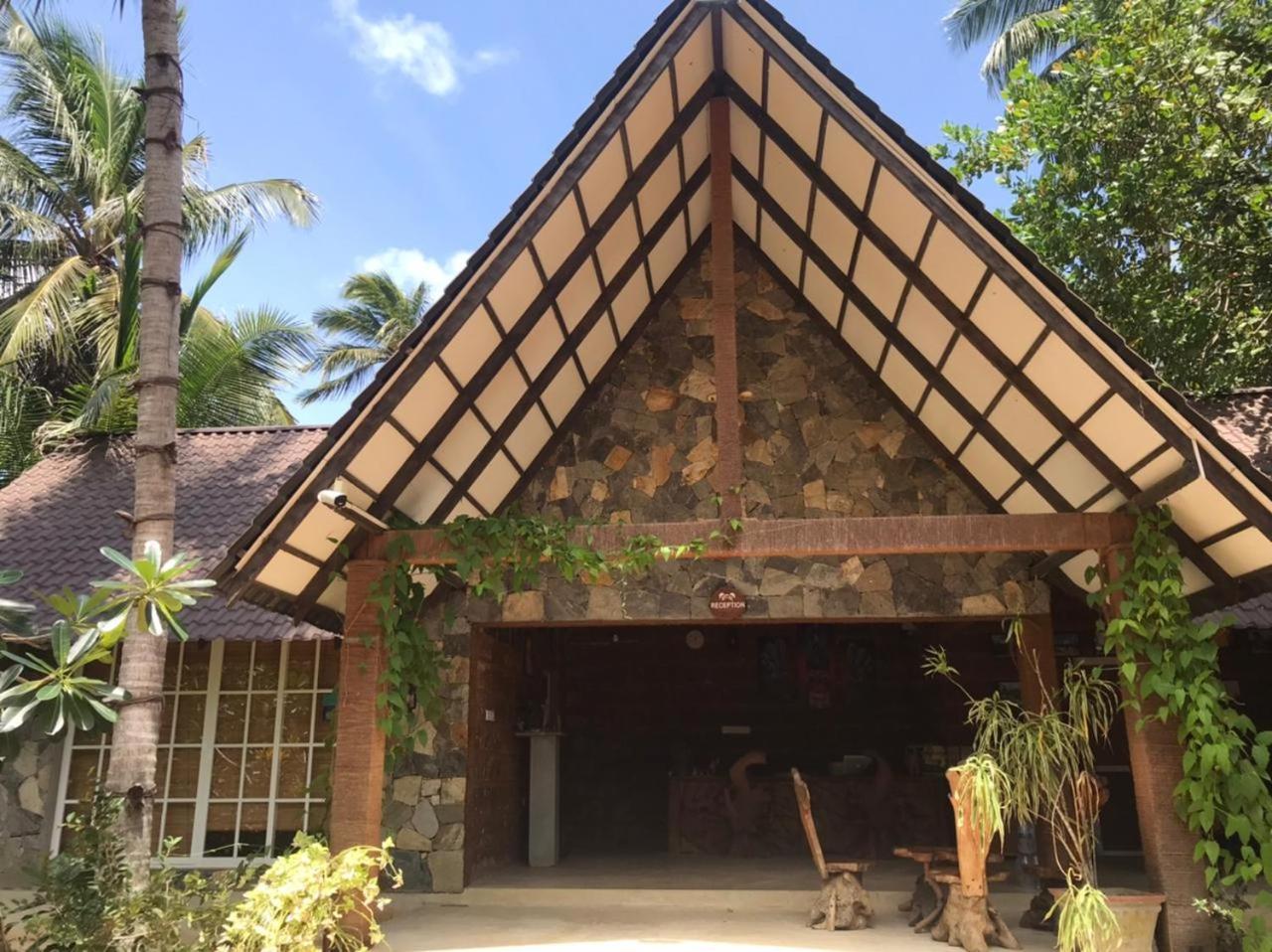 Coco Village Hotel Chilaw Esterno foto