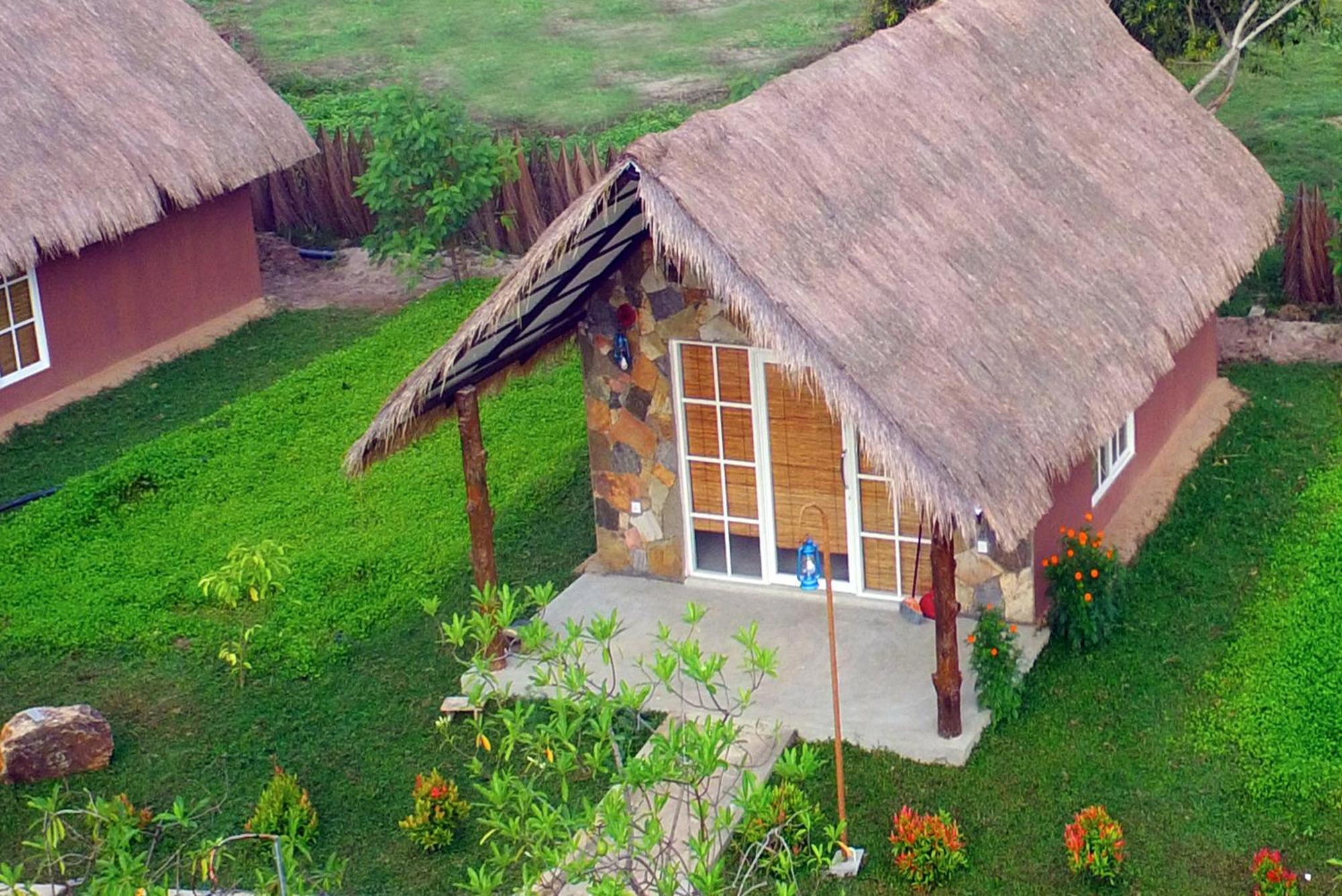 Coco Village Hotel Chilaw Esterno foto