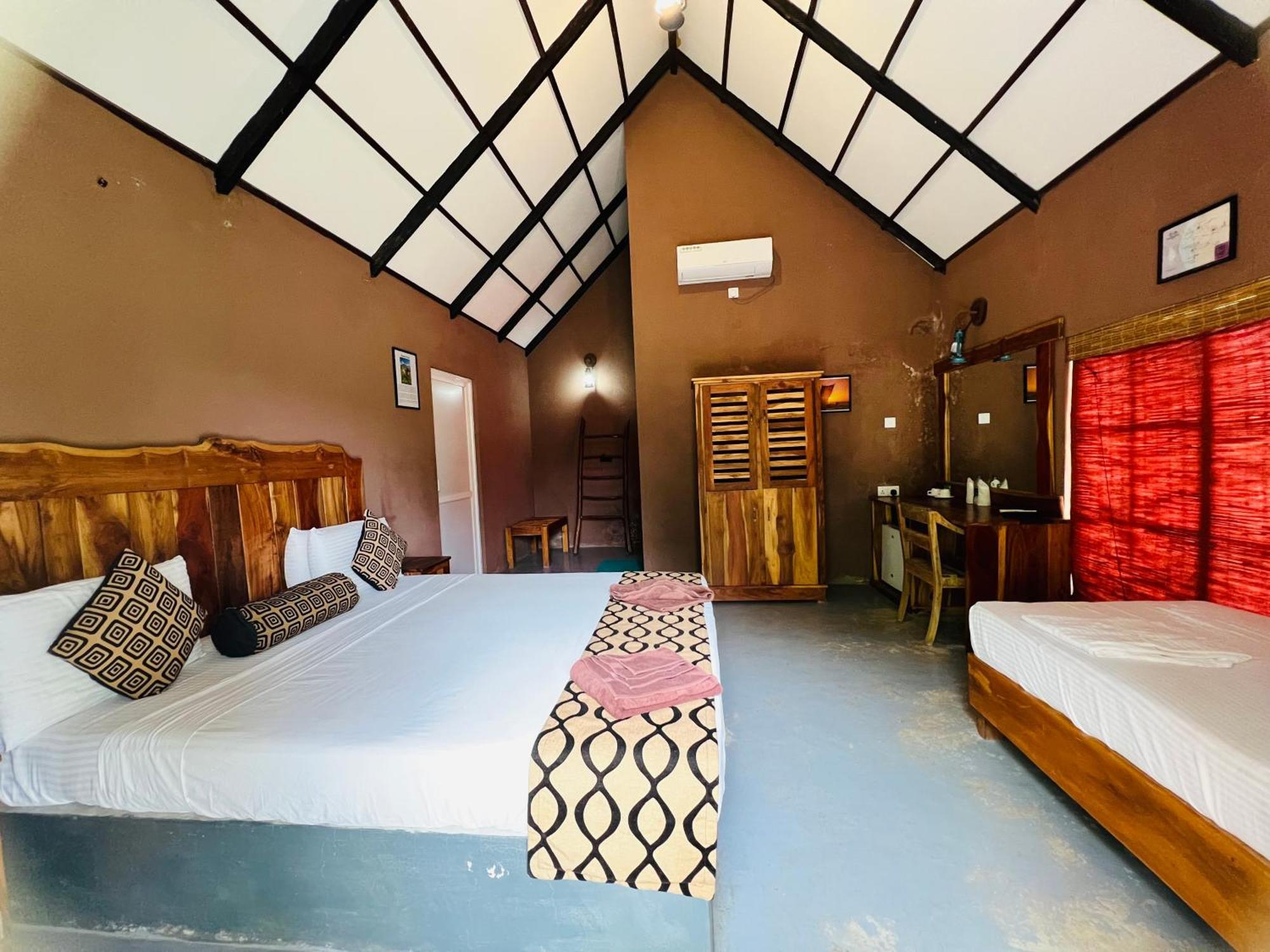Coco Village Hotel Chilaw Esterno foto