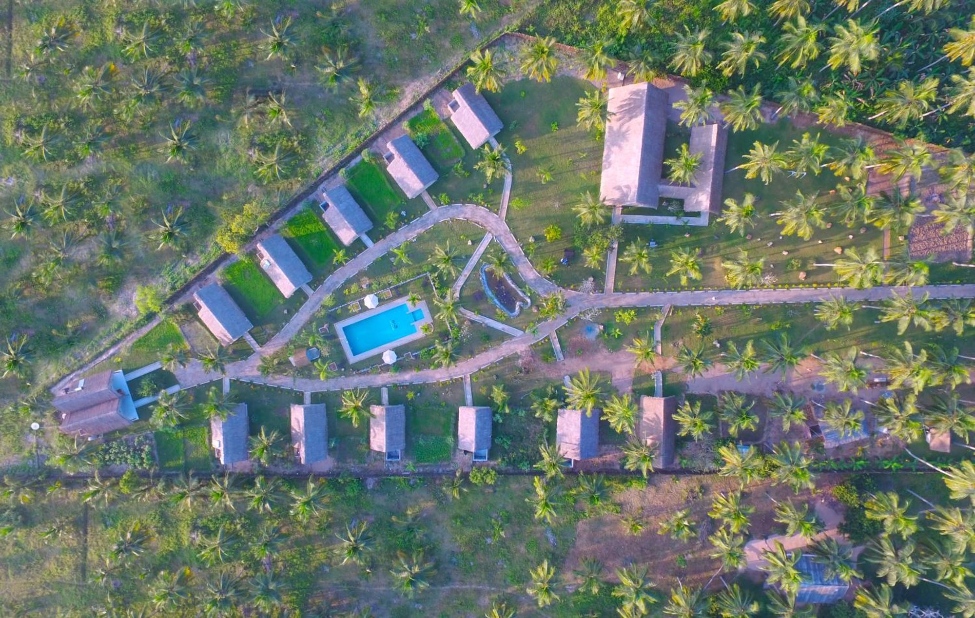 Coco Village Hotel Chilaw Esterno foto